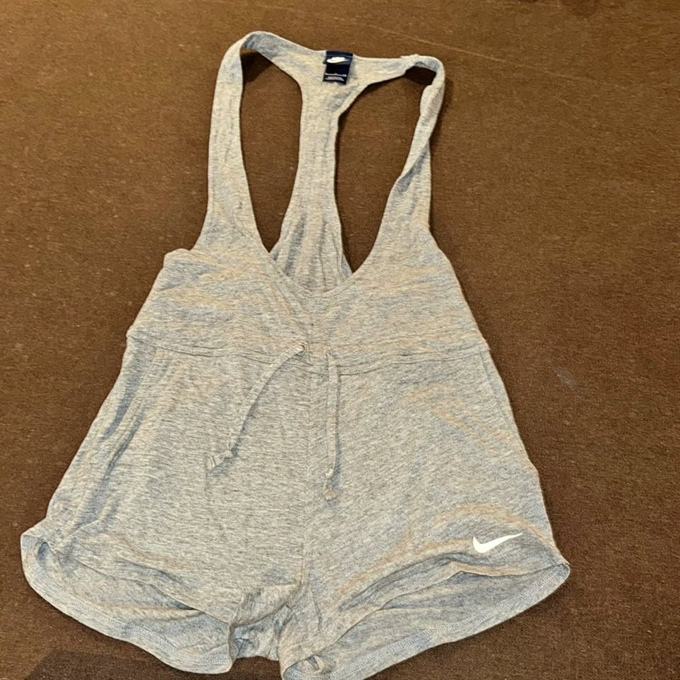 Gray Nike Tank Top for Active Lifestyles