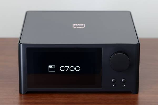 NAD C700 Amplifier