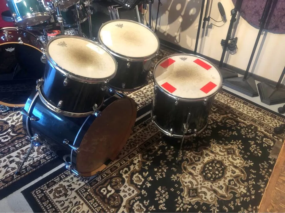 Wooden 5-Piece Acoustic Drum Set – Pre‑Owned – Fully Equipped