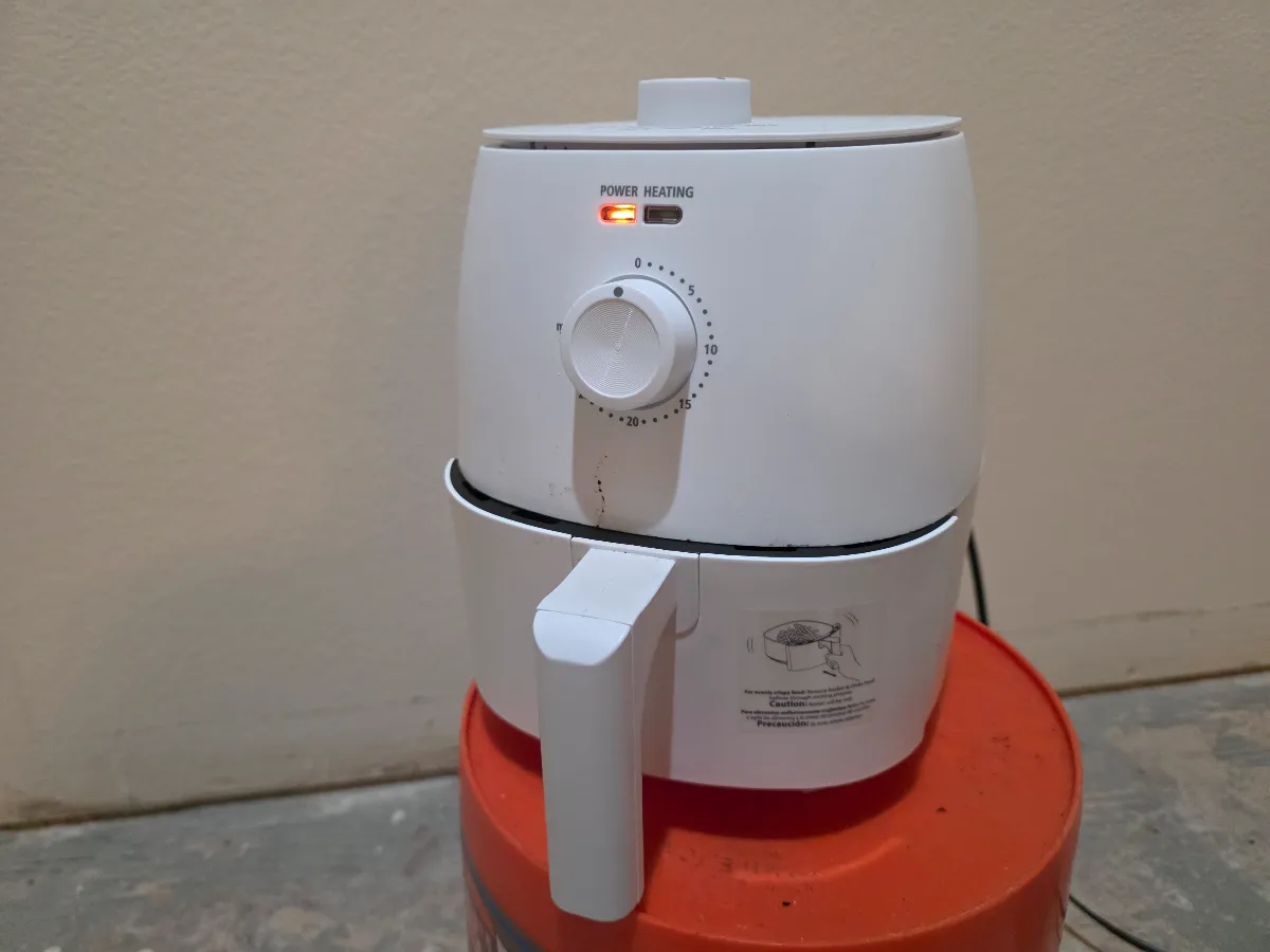 Compact White & Orange Air Fryer with Temperature Control - Kitchen Appliance