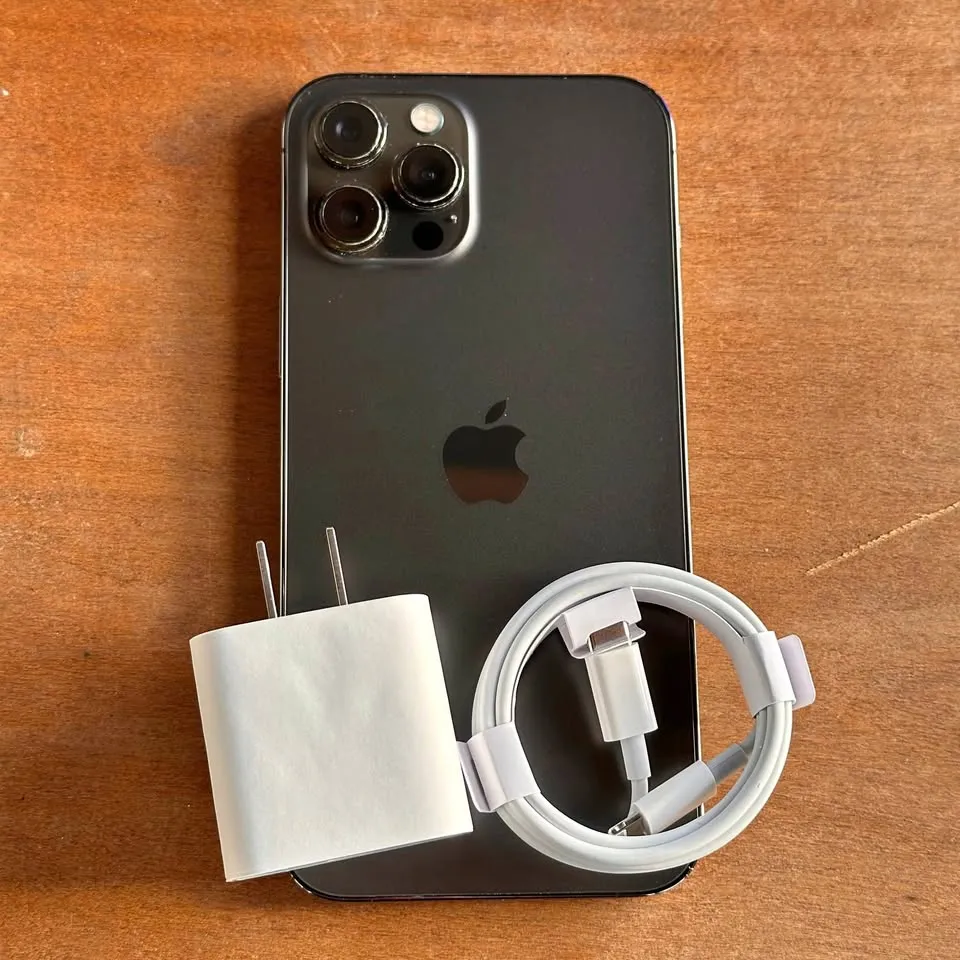 Apple iPhone 13 Pro 512GB - 6.1-inch Super Retina XDR Display, A15 Bionic Chip, 12MP Triple-Camera Setup