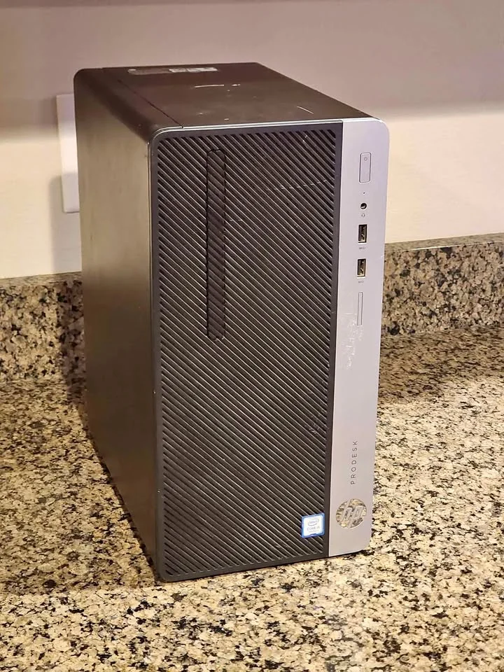 Dell Precision Tower 5820 [Intel Core i9, 32GB RAM, 1TB SSD] (Silver/Black)