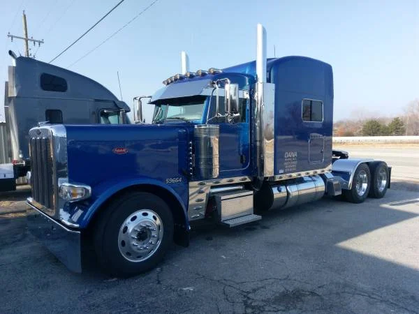 Peterbilt 389 Semi-Truck