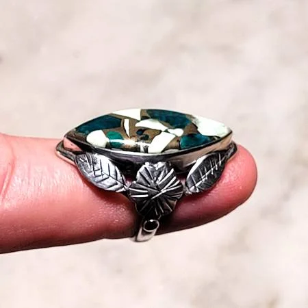 Sterling Silver Turquoise Inlaid Ring with Leaf and Flower Design