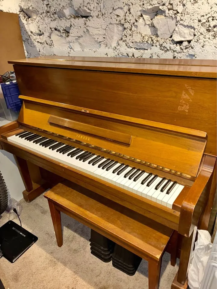 Yamaha U1 Professional Upright Piano - Serial D 1372068 (c. 1972) - Satin Walnut