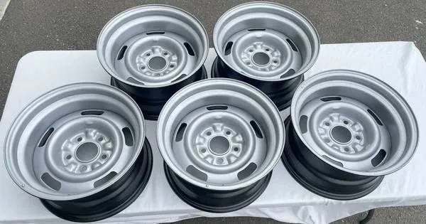 Set of 5 Classic 8-Hole Steel Wheels (Silver/Black)