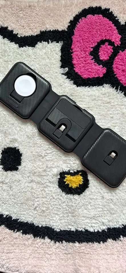Foldable 3-in-1 Portable Charging Station for Apple Devices, Carbon Fiber Texture