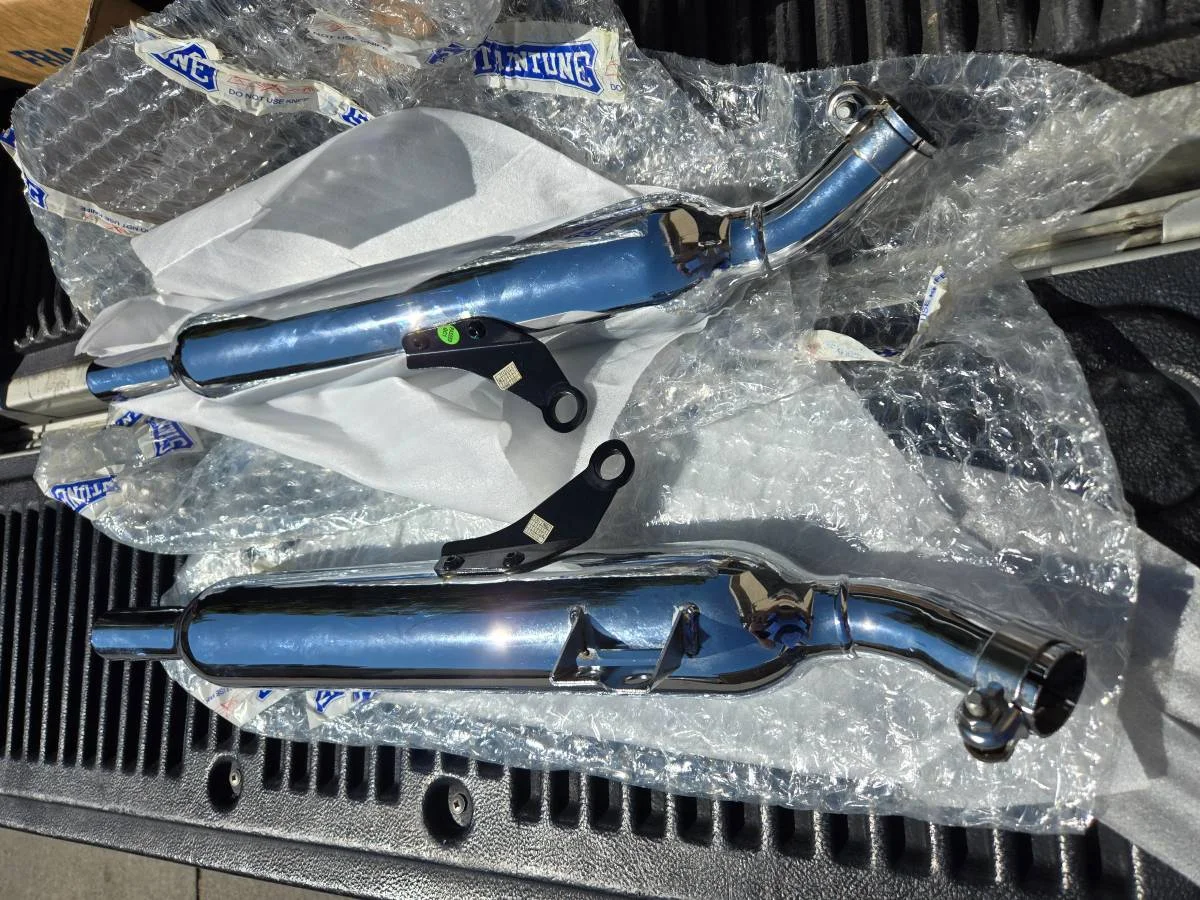 Triumph 2202553 Chrome Exhaust Mufflers Silencers (Pair) for 900cc Modern Classics