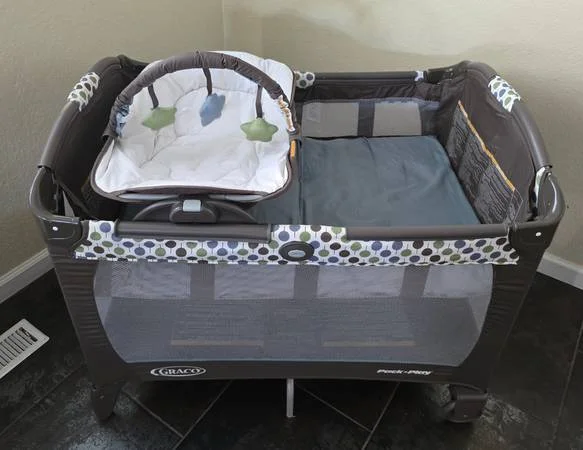 Graco Pack 'n Play Portable Playard with Bassinet & Napper