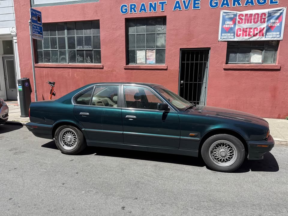 1990s BMW E34 528i - A Timeless Urban Cruiser