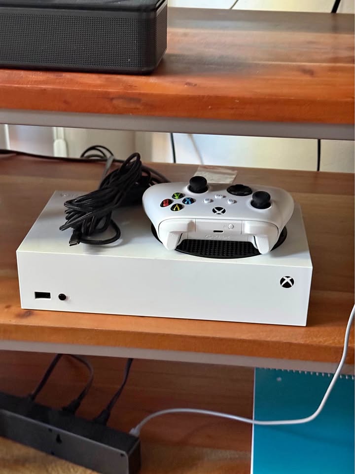Pristine White Xbox Console for an Immersive Gaming Experience