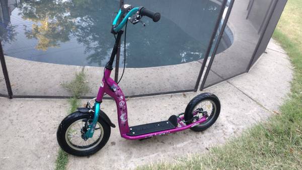 Two-Wheel Scooter with Teal Handlebars and Black Wheels
