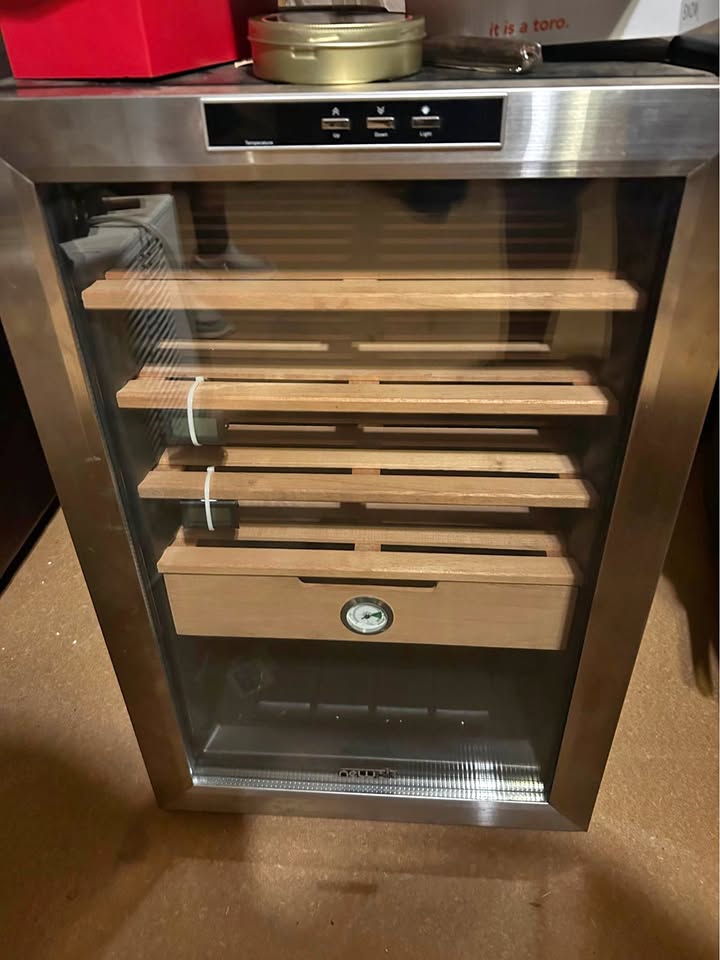 AVIN Humidor